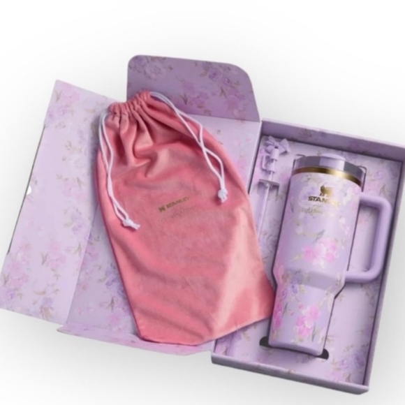 Stanley x LoveShackFancy 40oz Quencher - Picture 4 of 7